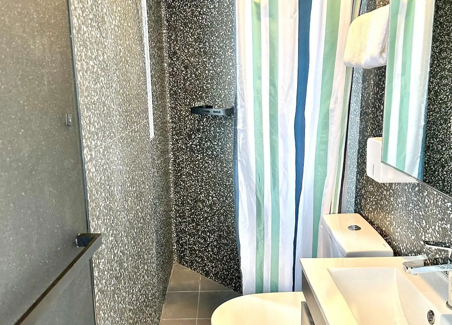 木居 Woody House Hotel Hong Kong China